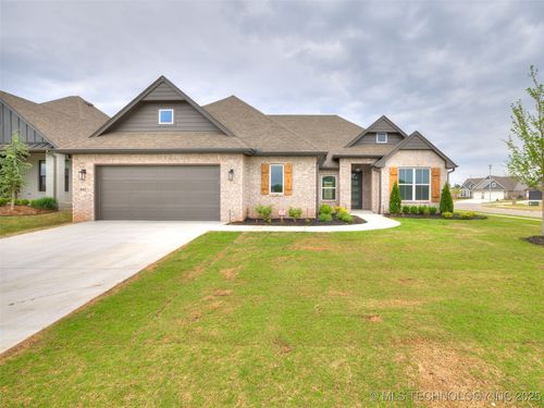 909 E Honolulu Pl, Broken Arrow, OK, 74012-7786 | Card Image