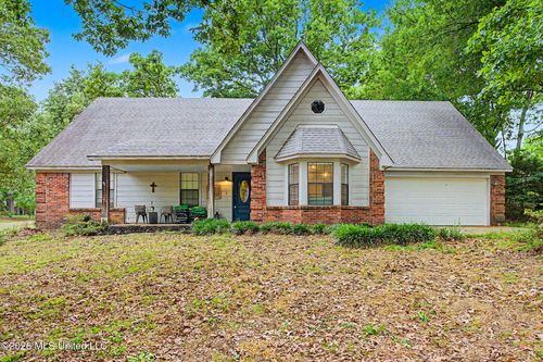 2601 Birch Island Dr, Nesbit, MS, 38651-9663 | Card Image