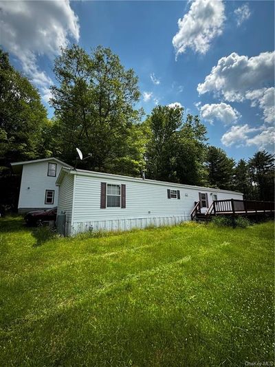 Front view of property featuring a yard | Image 1