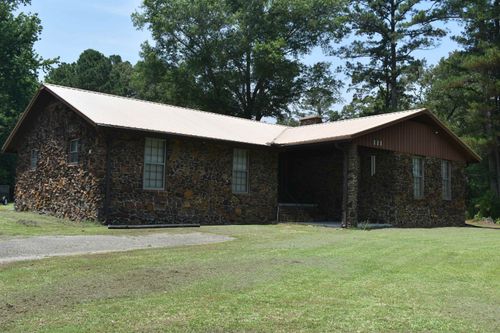 111 Kiser Ln, Selmer, TN, 38375-1933 | Card Image