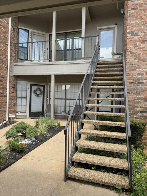 apt-223-2736 Silver Creek Dr, Arlington, TX, 76006-3584 | Card Image