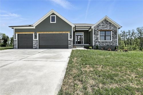 2101 Crooked Creek Dr, Kearney, MO, 64060-8736 | Card Image