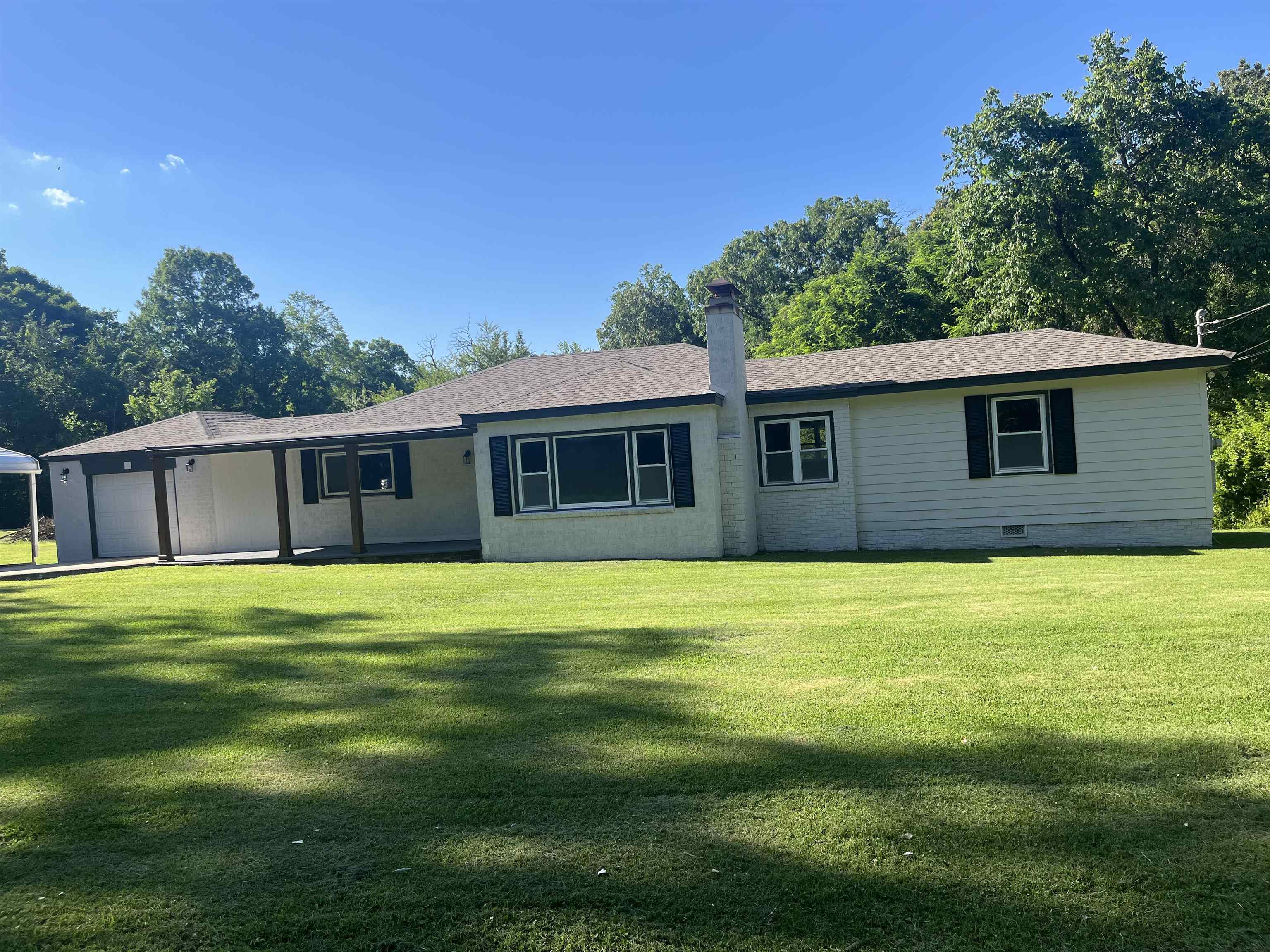 Royal St, Jackson, TN 38305