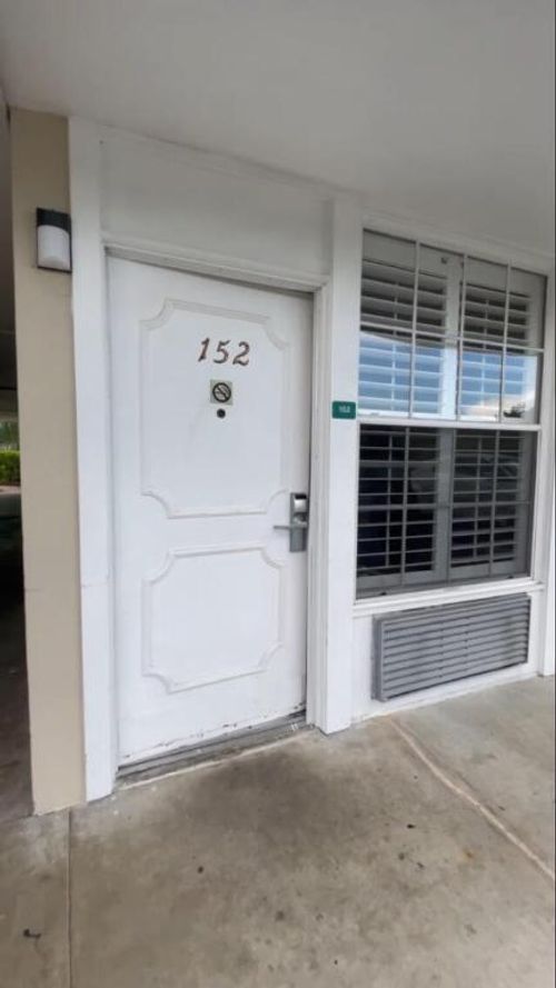 152-2555 Tamiami Trl N, NAPLES, FL, 34103-4408 | Card Image