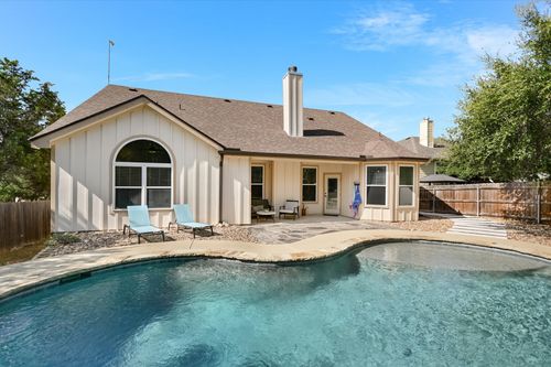 7 Redwood Cir, Wimberley, TX, 78676-2805 | Card Image