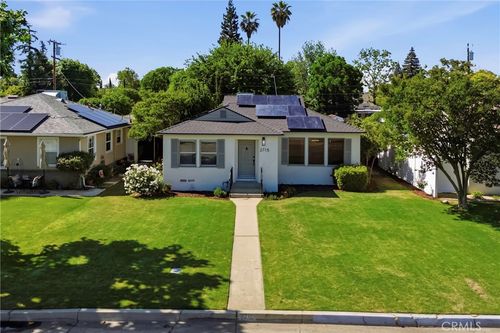 2715 Cedar St, Bakersfield, CA, 93301-1728 | Card Image