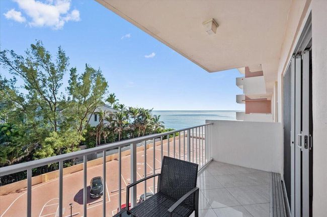 APT-402 - 4505 S Ocean Blvd, Condo with 2 bedrooms, 2 bathrooms and null parking in Highland Beach FL | Image 19