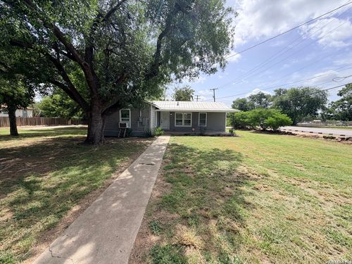 1404 N Main St, Pleasanton, TX, 78064-2122 | Card Image