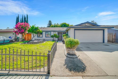 842 Lazarine Ct, Turlock, CA, 95380-3074 | Card Image
