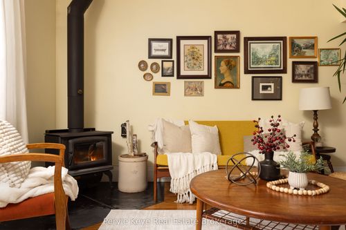 15 Elliott St E, Huntsville, ON, P1H1W8 | Card Image