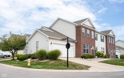 9706 Green Knoll Drive, Condo with 3 bedrooms, 2 bathrooms and null parking in Noblesville IN | Image 2