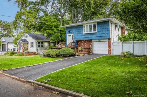 157 Cadman Ave, Babylon, NY, 11702-1607 | Card Image