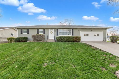 514 12th Ave, Hampton, IL, 61256-9613 | Card Image