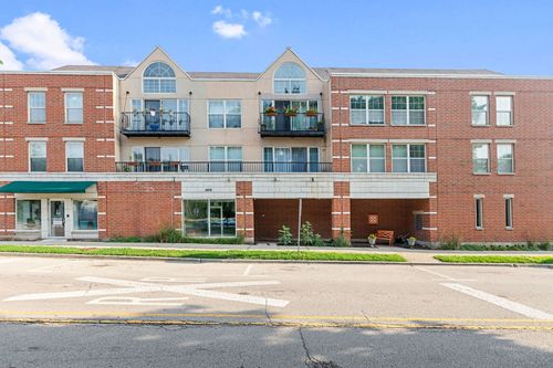 unit-201-1800 Dewes St, Glenview, IL, 60025-4375 | Card Image