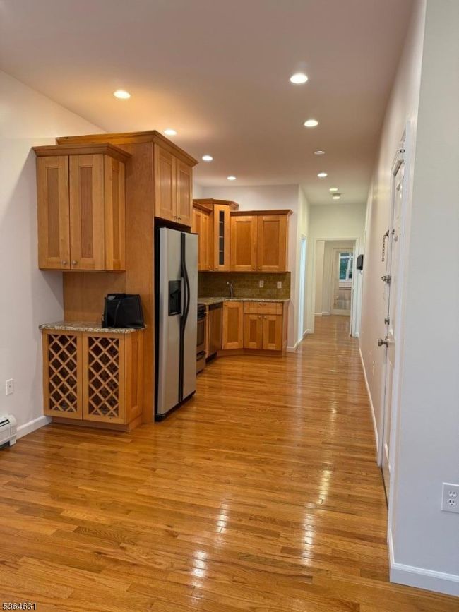 720 Boulevard E, Townhouse with 2 bedrooms, 2 bathrooms and null parking in Weehawken NJ | Image 8