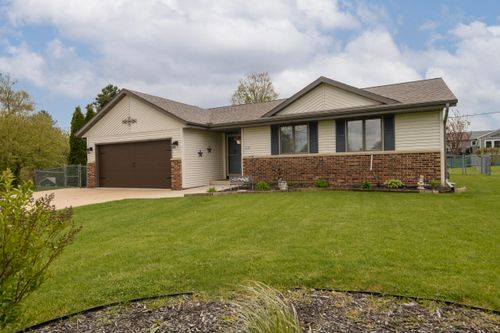 2775 Thomas Dr, East Troy, WI, 53120-1328 | Card Image