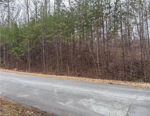 5271 Ellworth Ridge Dr, Walkertown, NC, 27051-9648 | Card Image