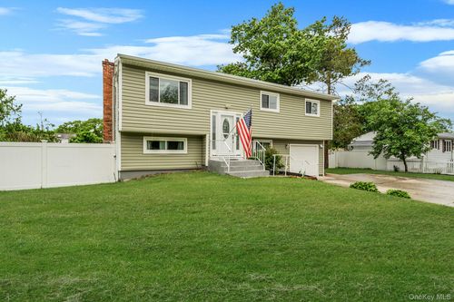 17 Liberty Avenue, Brookhaven, NY, 11784 | Card Image