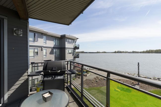 302 - 14100 Riverport Way, Condo with 2 bedrooms, 2 bathrooms and 2 parking in Richmond BC | Image 2
