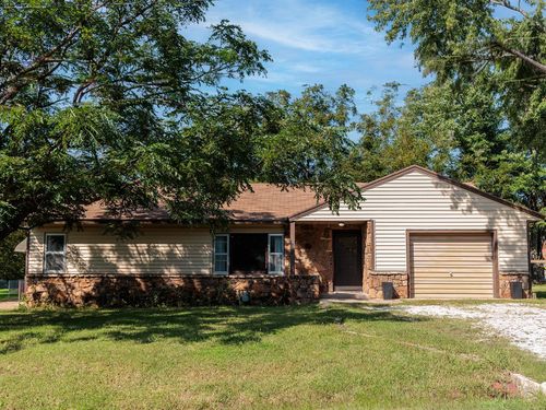 923 Harris Rd, Winfield, KS, 67156-4117 | Card Image