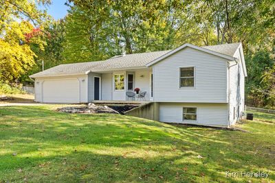 8454 Young Avenue Ne, House other with 3 bedrooms, 2 bathrooms and null parking in Rockford MI | Image 2