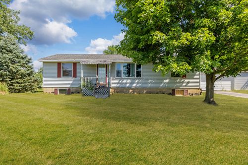 928 E County Line Rd, Grant Park, IL, 60940-4001 | Card Image