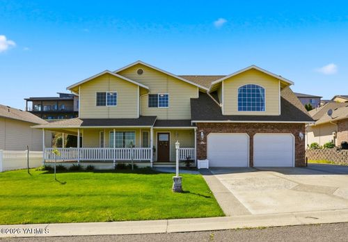1204 W Yakima Ave, Selah, WA, 98942-2200 | Card Image