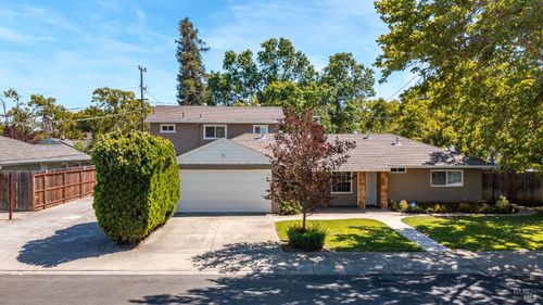 647 Nevada St, Fairfield, CA, 94533-5073 | Card Image