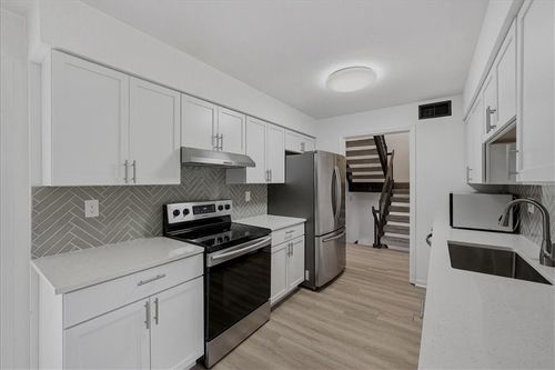 10236 Cedarbrooke Ln, Kansas City, MO, 64131-4210 | Card Image