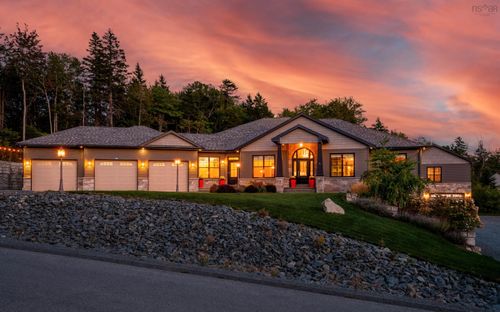 561 Heddas Way, Fall River, NS, B2T0M3 | Card Image