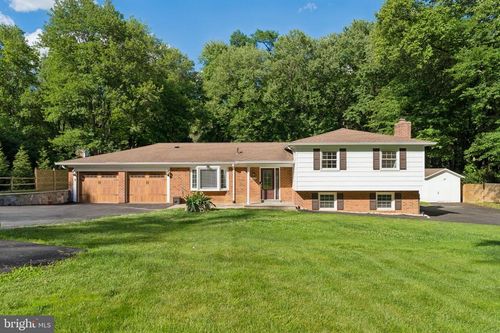 3219 Fox Mill Rd, OAKTON, VA, 22124-2011 | Card Image