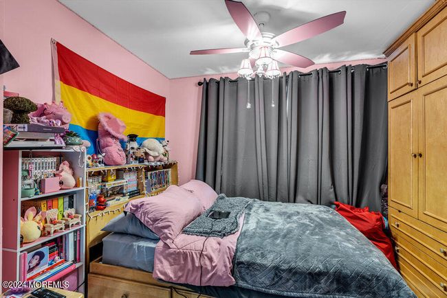 662 Avenue E, Home with 5 bedrooms, 3 bathrooms and null parking in Bayonne NJ | Image 9