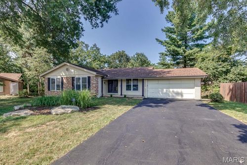 2 Great Knight Ct, Manchester, MO, 63011-4332 | Card Image