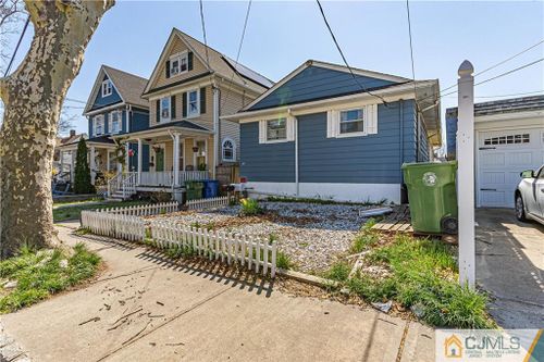 49 Woodruff Pl, Perth Amboy, NJ, 08861-4724 | Card Image