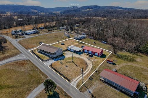 8528 Spring Creek Rd, Cookeville, TN, 38506-7751 | Card Image