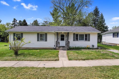350 S Maple St, Webberville, MI, 48892-9543 | Card Image