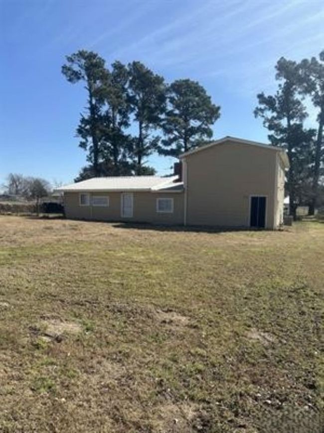 286 County Road 234 Loop, House other with 3 bedrooms, 2 bathrooms and 10 parking in Cameron TX | Image 13