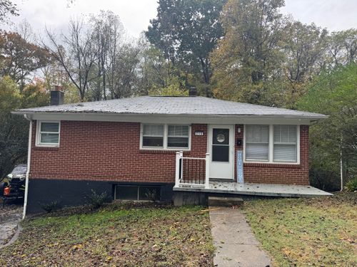 210 Forestlawn Dr, Danville, VA, 24540-4554 | Card Image