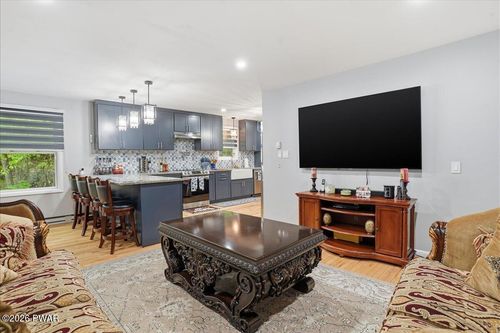 4125 Winchester Way, Bushkill, PA, 18324-7068 | Card Image