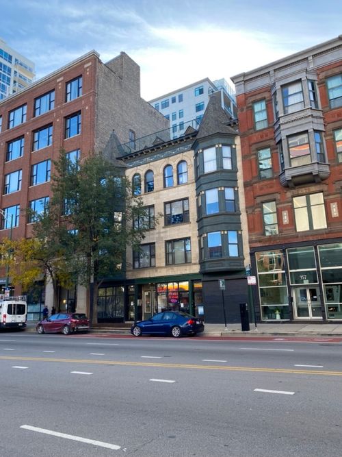 4e-353 Chicago Ave, Chicago, IL, 60654-5133 | Card Image