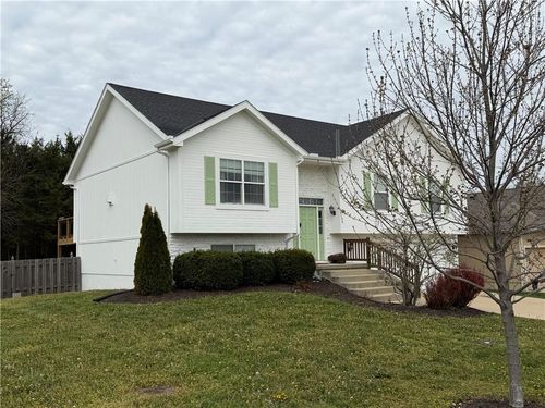 4708 Park Ln, Leavenworth, KS, 66048-5589 | Card Image