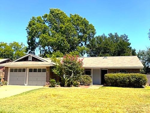 2703 Capistrano Ct S, Arlington, TX, 76015-1038 | Card Image