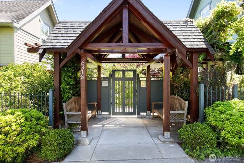 c-6318 5th Ave Ne, Seattle, WA, 98115-6572 | Card Image