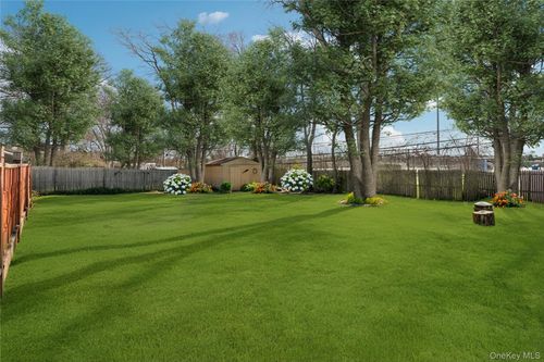 18 W Court Dr, Centereach, NY, 11720-2328 | Card Image