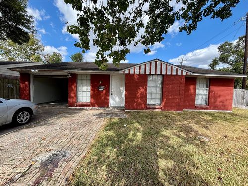 3902 Heatherbloom Dr, Houston, TX, 77045-5615 | Card Image