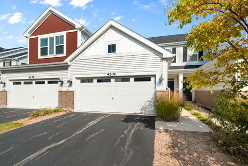 4200 Calder Ln, Aurora, IL, 60504-8157 | Card Image
