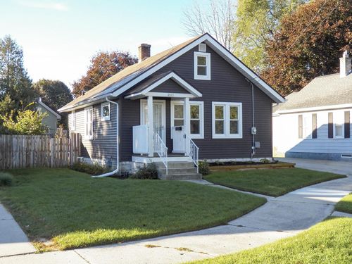 2815 Harding Pl, Manitowoc, WI, 54220-4447 | Card Image