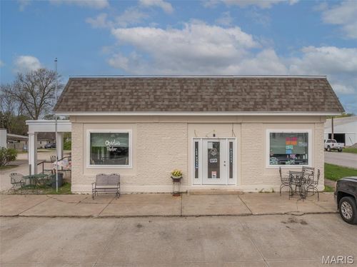 220 W Lincoln Street, Hawk Point, MO, 63349 | Card Image
