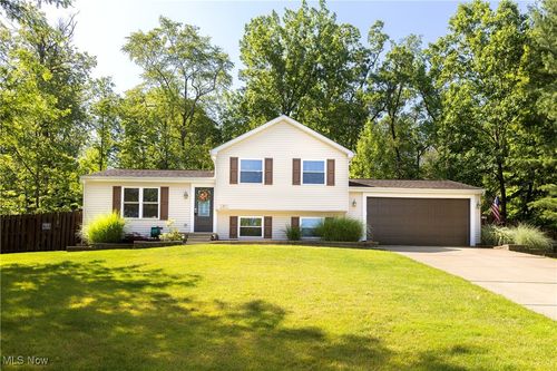 9461 Yorkview Dr, North Royalton, OH, 44133-1524 | Card Image