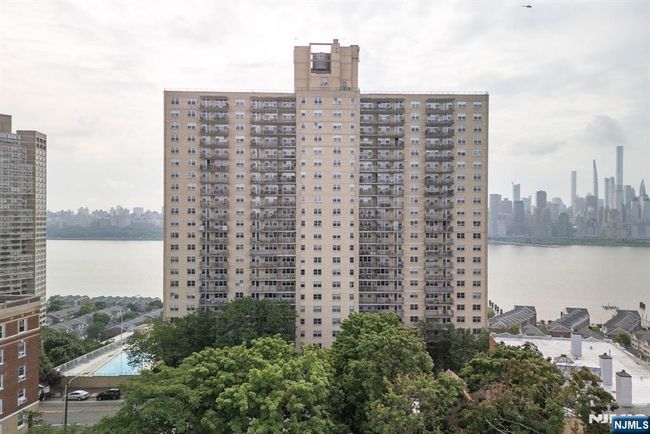6600 Kennedy Blvd E, House attached with 4 bedrooms, 3 bathrooms and null parking in West New York NJ | Image 9